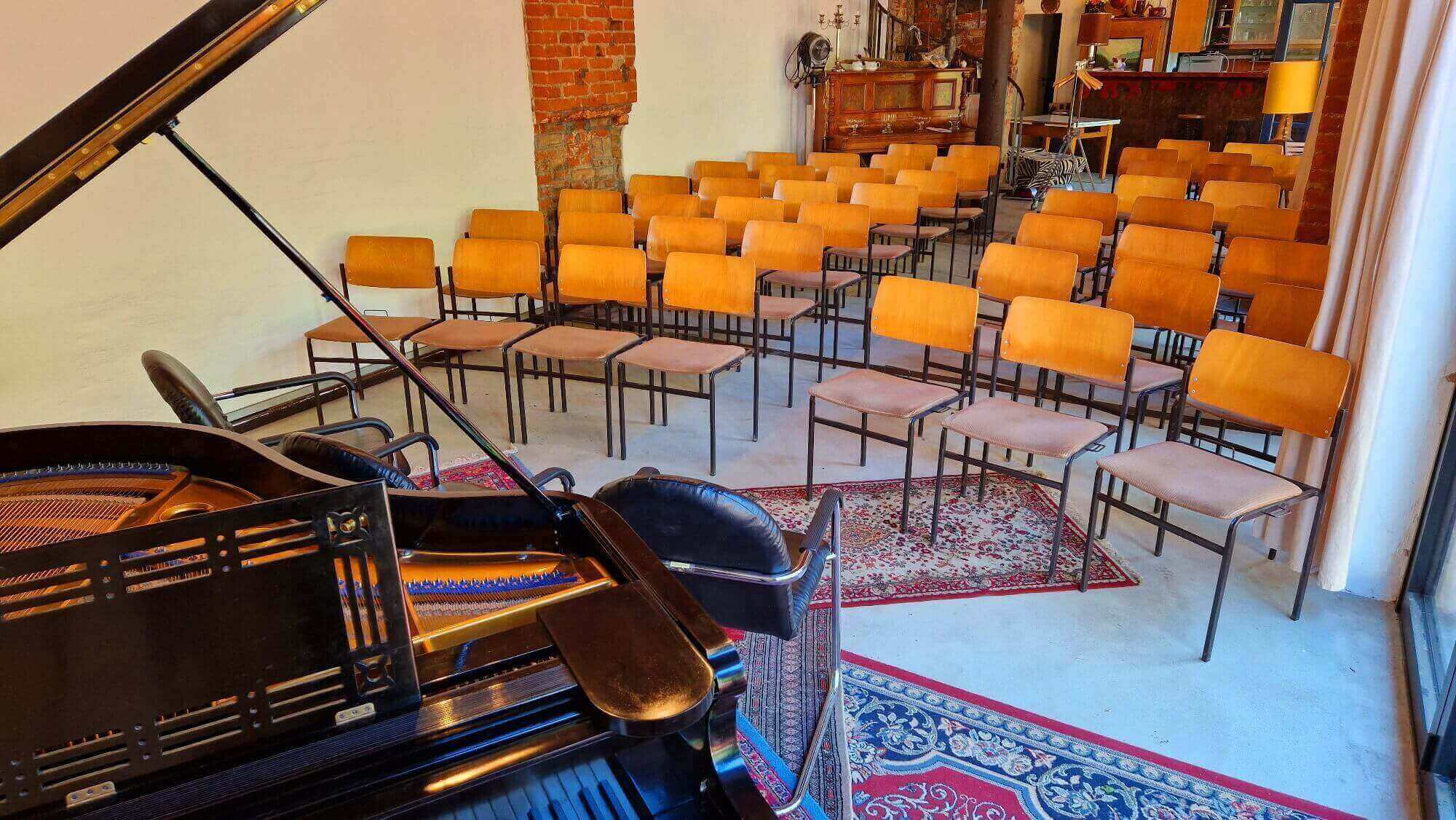 Galerie mit Konzert-Flügel
