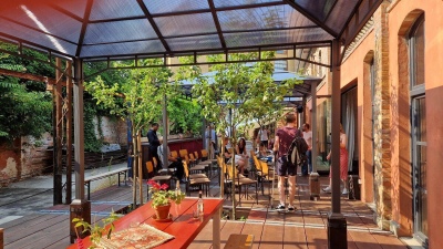 Sommerterrasse & Hof